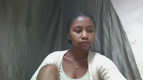 Snapshot of mamieriela chatting on April 14, 2026, 5:24 am mamieriela online show from April 14, 2026, 5:24 am