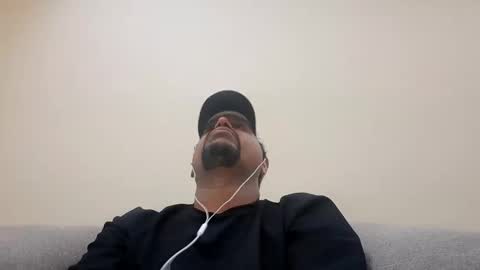 Man new online show from November 9, 2025, 5:33 pm