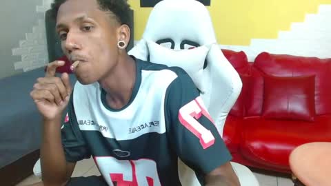 man_sant11 online show from May 17, 2026, 4:47 pm