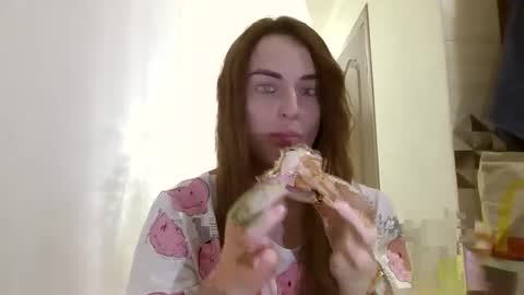 MandiBrooks online show from September 8, 2025, 7:46 pm