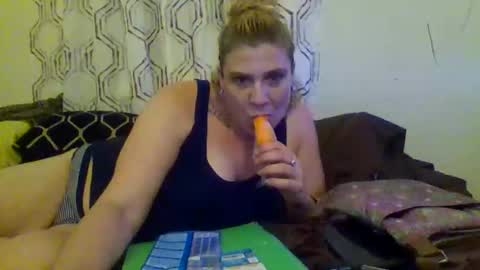 Snapshot of mandilube39 chatting on June 1, 2026, 10:28 am mindy22 online show from June 1, 2026, 10:28 am