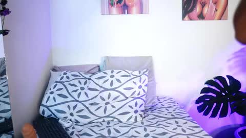 Snapshot of mandy_l33_ chatting on February 12, 2025, 12:05 am mandy_l33_ online show from February 12, 2025, 12:05 am