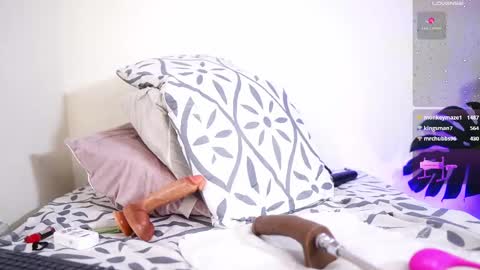 Snapshot of mandy_l33_ chatting on February 17, 2025, 1:04 am mandy_l33_ online show from February 17, 2025, 1:04 am