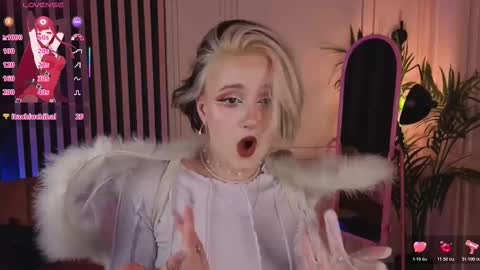 Luna online show from December 16, 2025, 9:53 pm