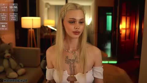 Snapshot of manifreyja chatting on July 26, 2026, 5:53 pm Amelie online show from July 26, 2026, 5:53 pm