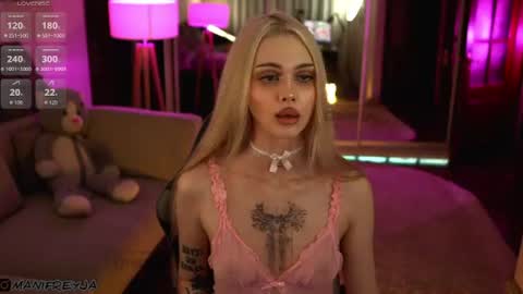 Snapshot of manifreyja chatting on July 28, 2026, 8:52 pm Amelie online show from July 28, 2026, 8:52 pm