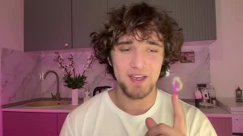 Snapshot of manolein chatting on October 30, 2025, 3:24 pm manolein online show from October 30, 2025, 3:24 pm