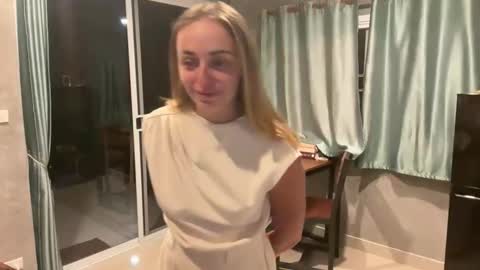 Manon hottie online show from April 23, 2026, 2:41 pm