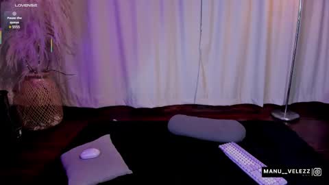 Snapshot of manu_nyx chatting on April 24, 2026, 7:11 am manu velezz Help me to get to 100 thumbs ups Tip 25tks Rate me online show from April 24, 2026, 7:11 am