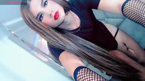 Snapshot of manuela_kingsley chatting on December 18, 2024, 3:55 pm Manuela Kingsley online show from December 18, 2024, 3:55 pm