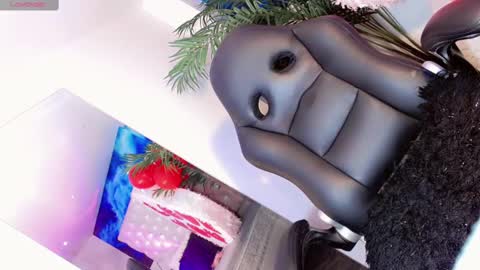 Snapshot of manuela_kingsley chatting on February 15, 2025, 4:01 pm Manuela Kingsley online show from February 15, 2025, 4:01 pm