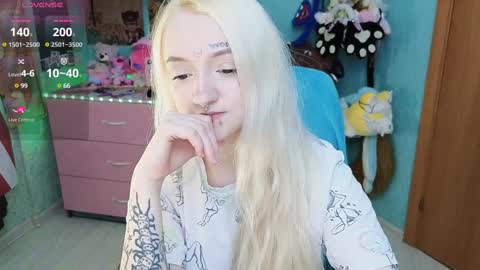 Manuela online show from December 19, 2024, 3:40 am