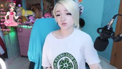 Manuela online show from March 11, 2025, 8:20 pm