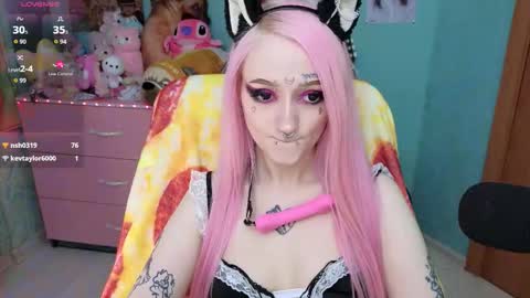 Manuela online show from December 14, 2025, 8:02 pm