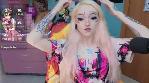 Manuela online show from February 18, 2026, 9:33 pm