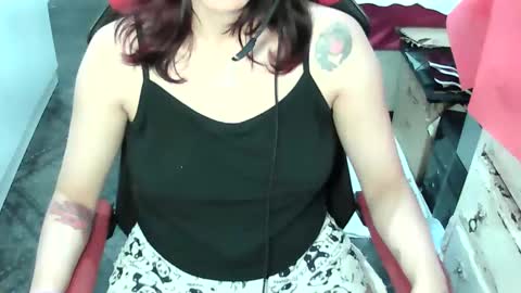 Manu Escarlate online show from December 16, 2025, 3:55 am