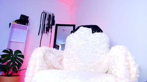 manuevans10 online show from December 4, 2025, 4:05 pm