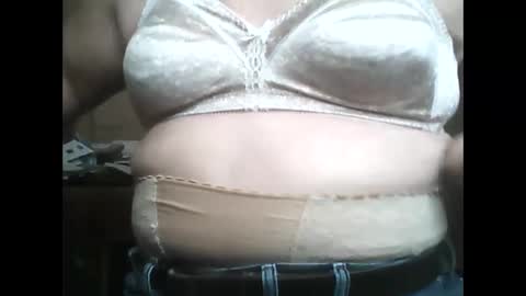 Snapshot of manwithboobs chatting on January 4, 2025, 6:19 pm manwithboobs online show from January 4, 2025, 6:19 pm