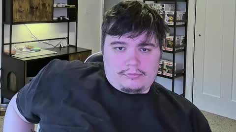 Snapshot of manyfacese chatting on November 17, 2025, 10:15 pm kyle online show from November 17, 2025, 10:15 pm