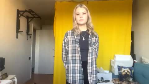 Lara online show from November 19, 2025, 10:48 am