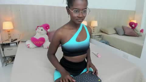 Snapshot of mara_sinclair chatting on June 12, 2026, 7:35 pm Mara Sinclair online show from June 12, 2026, 7:35 pm
