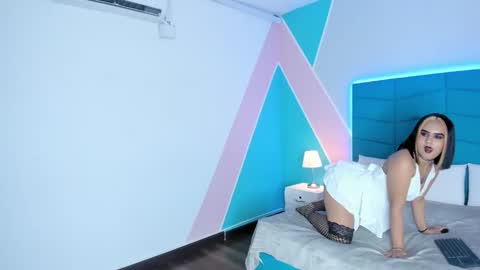 mara_winters_ online show from October 29, 2025, 2:52 pm