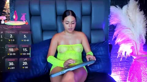 maraa_rivera online show from November 21, 2025, 8:40 pm