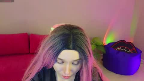 Snapshot of maralee_e chatting on December 15, 2025, 7:01 am MaraLee e online show from December 15, 2025, 7:01 am