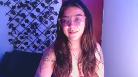 Snapshot of marce_bunny chatting on November 21, 2025, 2:32 am Marcela online show from November 21, 2025, 2:32 am