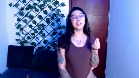 Snapshot of marce_bunny chatting on December 5, 2025, 1:36 am Marcela online show from December 5, 2025, 1:36 am