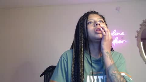 Snapshot of marceline_abadeer00 chatting on January 14, 2025, 4:15 am Michell Dayan online show from January 14, 2025, 4:15 am