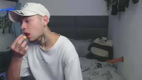 marcelo_m1lk online show from October 16, 2025, 5:52 am