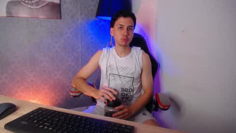 Snapshot of marcus_hanks chatting on February 20, 2025, 10:59 pm Marcus Hanks online show from February 20, 2025, 10:59 pm