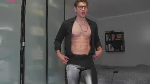 Snapshot of marcusdiamond chatting on July 15, 2026, 3:06 pm Marcus Diamond online show from July 15, 2026, 3:06 pm