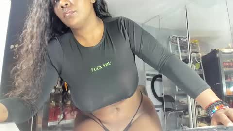 Snapshot of mareiaa chatting on January 6, 2025, 8:28 pm Mareia online show from January 6, 2025, 8:28 pm