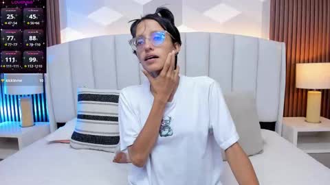 Aitana online show from November 22, 2025, 1:59 am