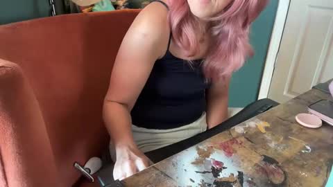 Elle online show from December 15, 2025, 4:22 pm