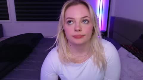 margot_robbie7 online show from January 13, 2026, 1:00 am