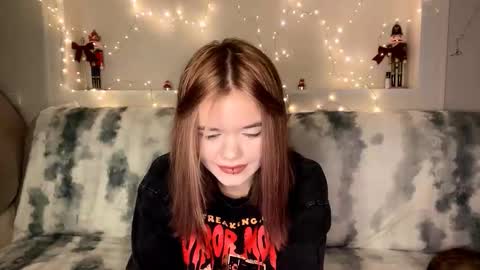 Lina online show from February 2, 2026, 9:13 pm