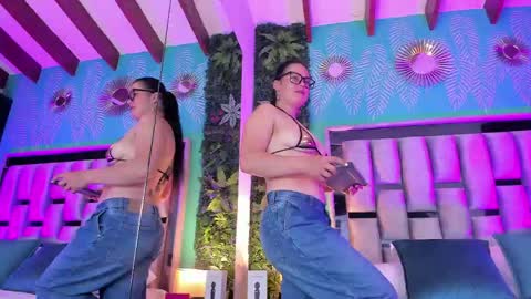 Mari online show from April 12, 2026, 11:32 pm