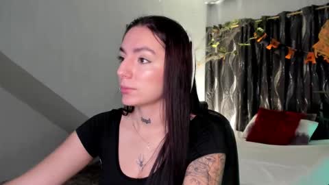 mari_salgado online show from October 21, 2025, 2:51 pm