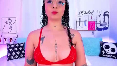 Mari Sweett  online show from October 21, 2025, 5:24 pm