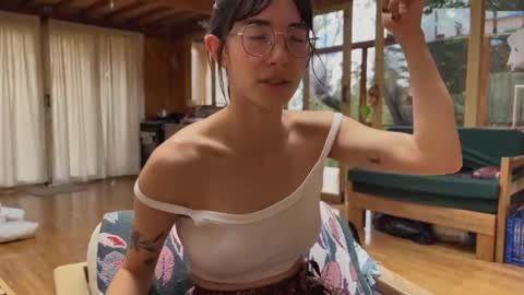 Snapshot of maria_alfonsina_ chatting on October 4, 2025, 5:00 pm Alfonsina online show from October 4, 2025, 5:00 pm