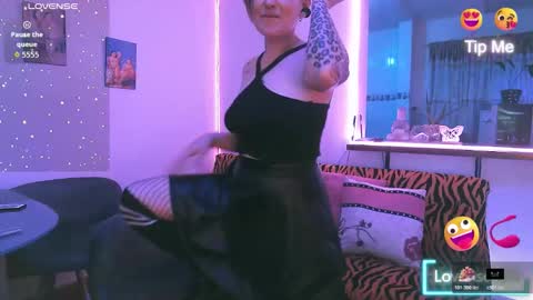 Maria fernanda online show from October 19, 2025, 9:04 pm