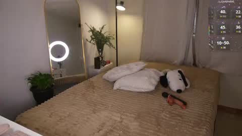 Snapshot of maria_petit chatting on June 19, 2026, 1:43 am M. online show from June 19, 2026, 1:43 am
