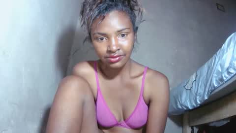 Snapshot of mariah586 chatting on October 26, 2025, 1:00 am Maria online show from October 26, 2025, 1:00 am