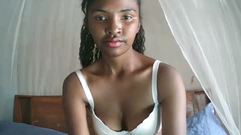 Snapshot of mariah586 chatting on November 19, 2025, 5:29 am Maria online show from November 19, 2025, 5:29 am