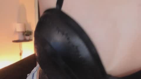 Snapshot of marian_pinzon chatting on November 13, 2025, 2:43 am Marian online show from November 13, 2025, 2:43 am