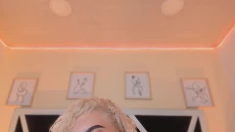 Snapshot of marian_pinzon chatting on December 1, 2025, 7:08 pm Marian online show from December 1, 2025, 7:08 pm