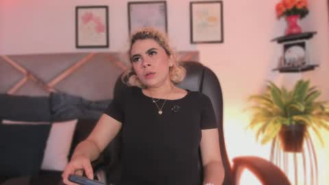 Snapshot of marian_pinzon chatting on April 21, 2026, 7:17 pm Marian online show from April 21, 2026, 7:17 pm